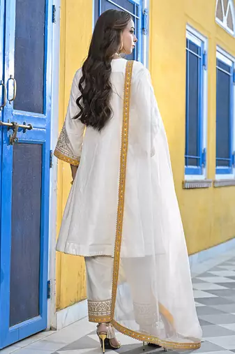 Women off white silk blend solid embroidered anarkali kurta salwar with dupatta