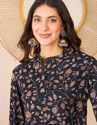 Women navy blue cotton blend floral printed regular top 2