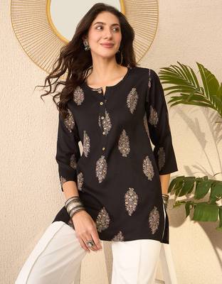 Women black cotton blend floral printed regular top 1