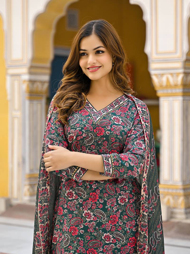 Women green rayon blend floral printed straight kurta trousers with dupatta