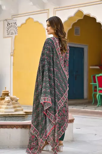 Women green rayon blend floral printed straight kurta trousers with dupatta