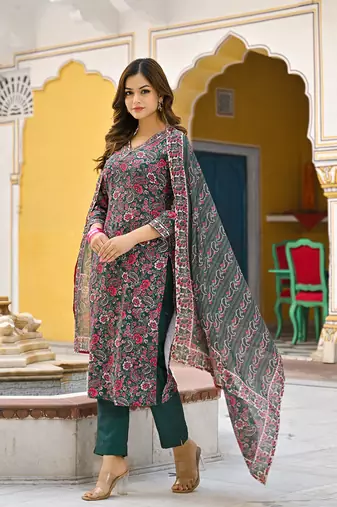 Women green rayon blend floral printed straight kurta trousers with dupatta
