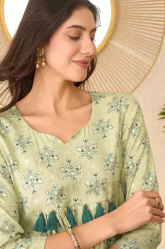 Women green rayon blend floral printed regular peplum top