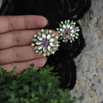 Pearl flower studs earrings 4