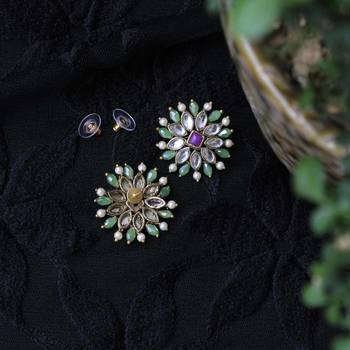 Pearl flower studs earrings 5