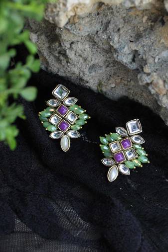 Pearl twirl green  earring