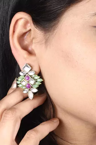 Pearl twirl green  earring