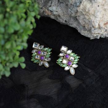 Pearl twirl green  earring 4