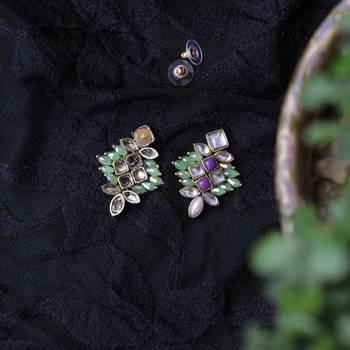 Pearl twirl green  earring 5