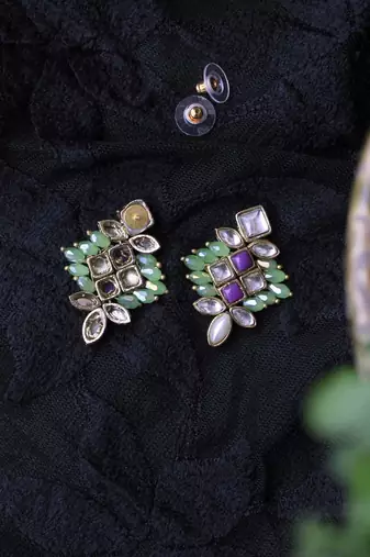 Pearl twirl green  earring