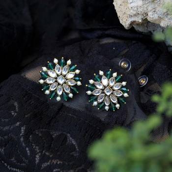 Pearl twirl pine  earrings 1