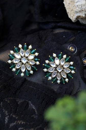 Pearl twirl pine  earrings