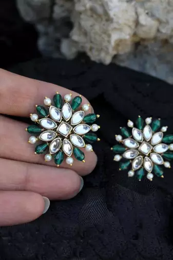 Pearl twirl pine  earrings