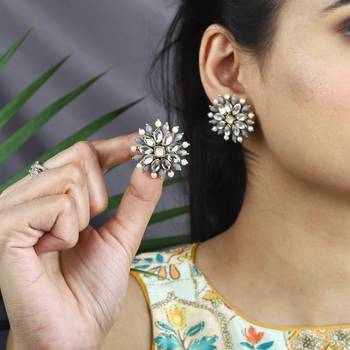 Pearl twirl grey  earrings 2