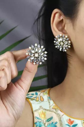 Pearl twirl grey  earrings