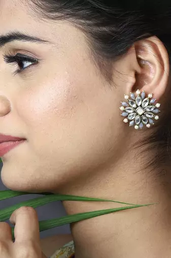 Pearl twirl grey  earrings