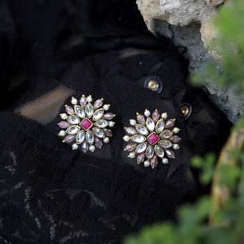 Pearl twirl pink earring 1