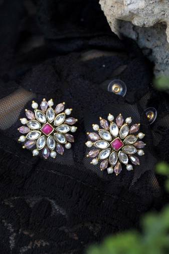 Pearl twirl pink earring