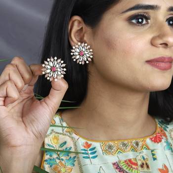 Pearl twirl pink earring 2