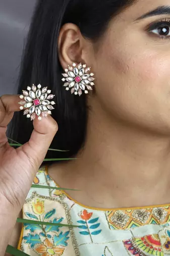 Pearl twirl pink earring