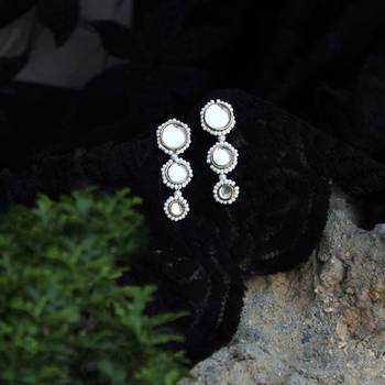 Round bound earrings 1