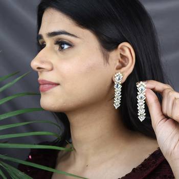 V   s square earrings 2