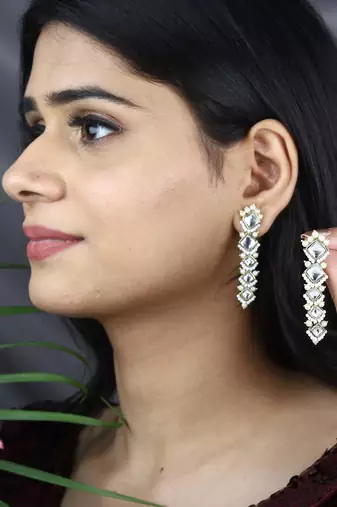 V   s square earrings