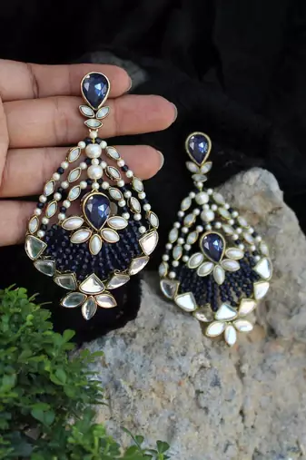 Blues hues long earrings