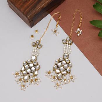 Gold tone white beads kundan kanauti earrings 1