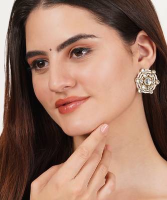 Golden tone kundan & white pearls studs 2