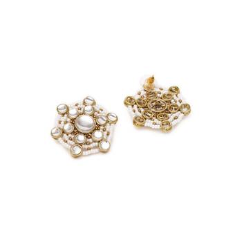 Golden tone kundan & white pearls studs 4