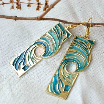 Beachy waves blue resin earrings 3