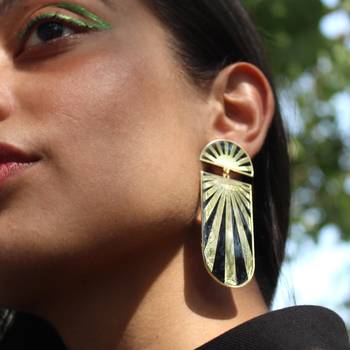 Black rays resin earrings 4