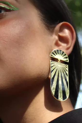 Black rays resin earrings