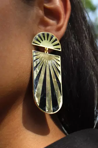 Black rays resin earrings