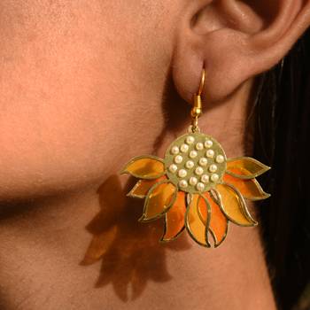 Sunflower resin earrings 2
