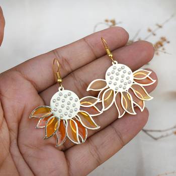 Sunflower resin earrings 3