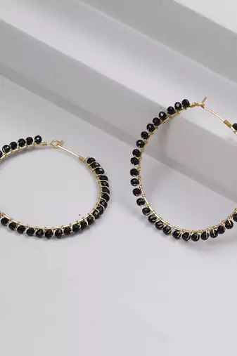 Beaded hoop earrings ( black )