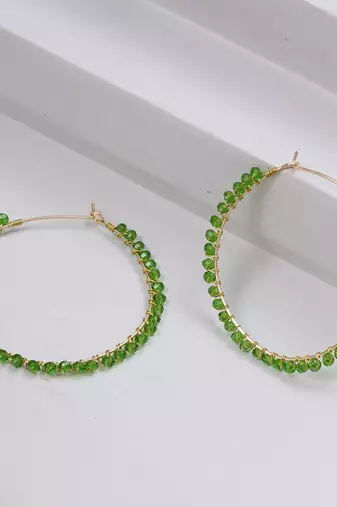 Beaded hoop earrings ( green )