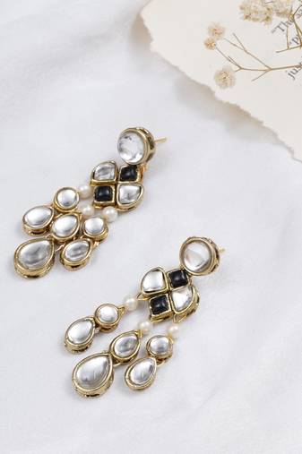 Droopy kundan earrings