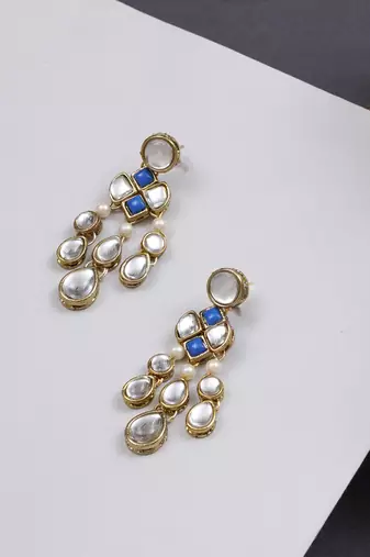 Droopy kundan earrings