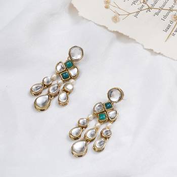 Droopy kundan earrings 1