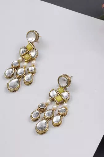 Droopy kundan earrings
