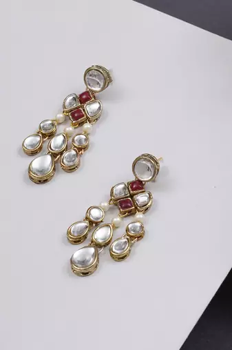 Droopy kundan earrings