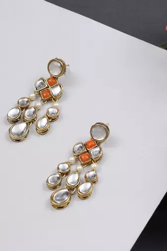 Droopy kundan earrings