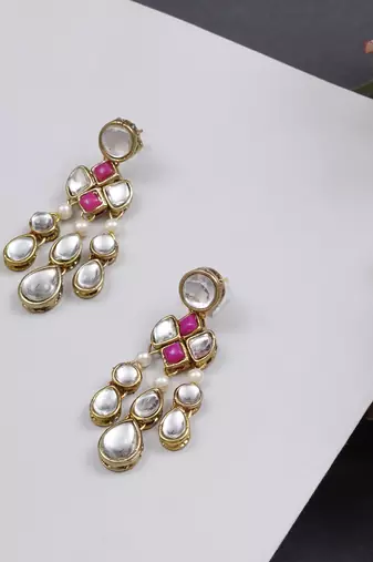Droopy kundan earrings