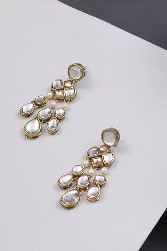 Droopy kundan earrings