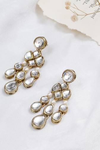 Droopy kundan earrings
