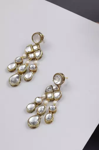 Droopy kundan earrings