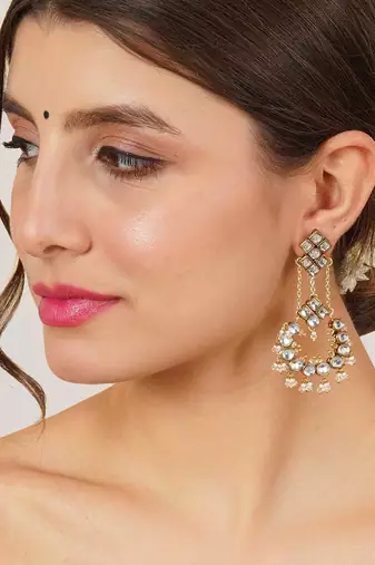 Dramatic kundan chandbali